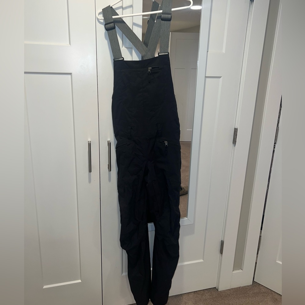 North Face Women’s Ski Bib. Great condition!!